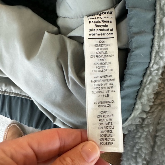 Patagonia Women's Green Hooded Jacket - Picture 8 of 9